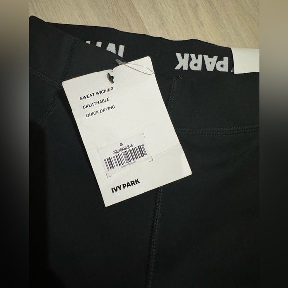 IVY PARK mid rise sculpted legging 3/4 length - Picture 6 of 7